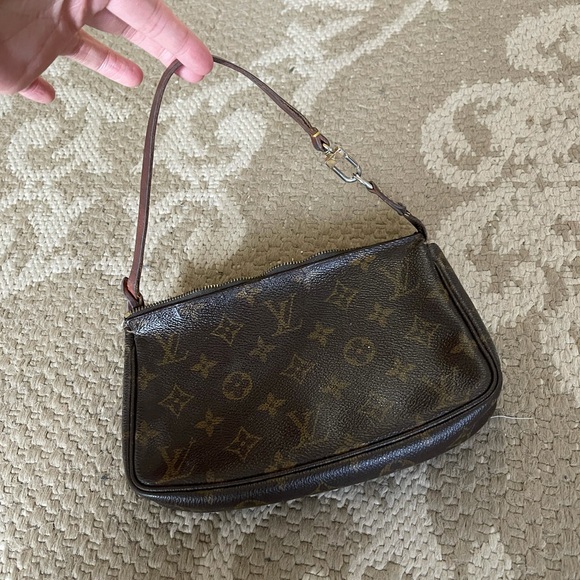 Louis Vuitton Handbags - Final Price ⭐️ Authentic Louis Vuitton pouchette